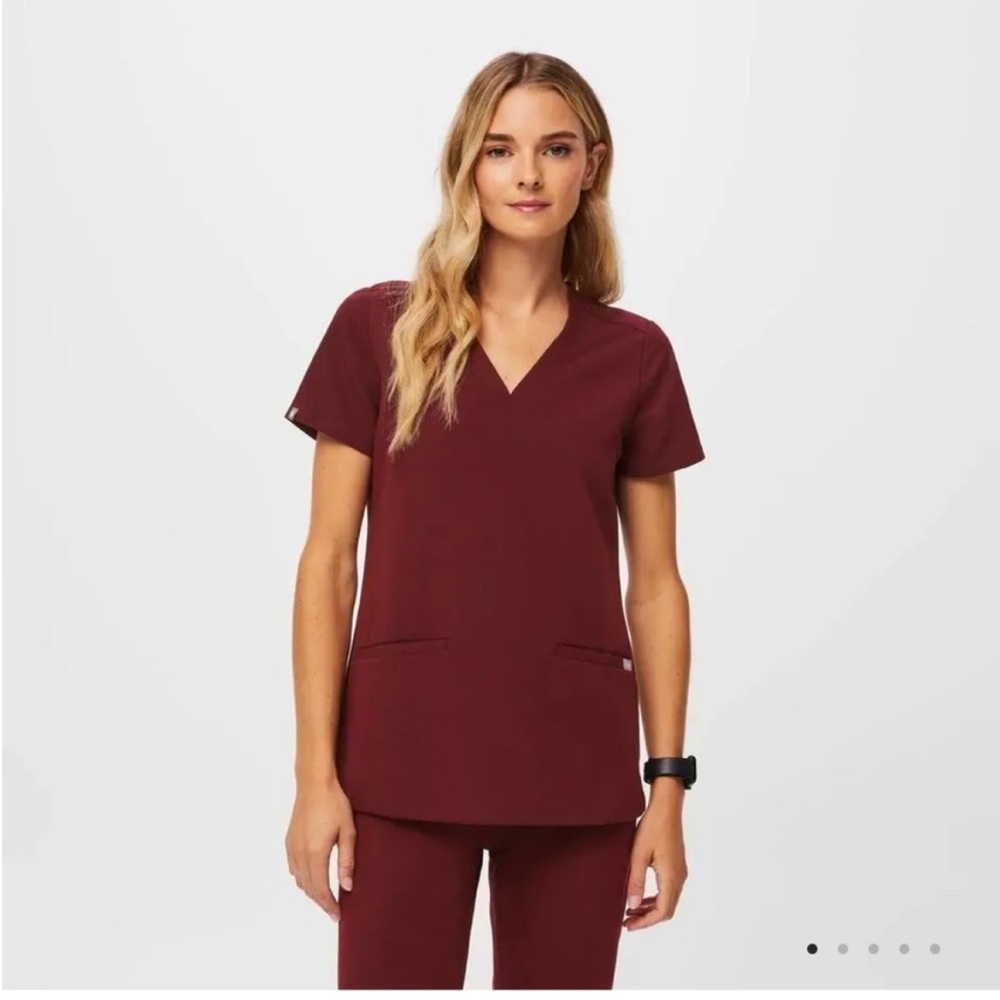 Figs Casma 3 pocket Burgundy V-Neck Scrub Top